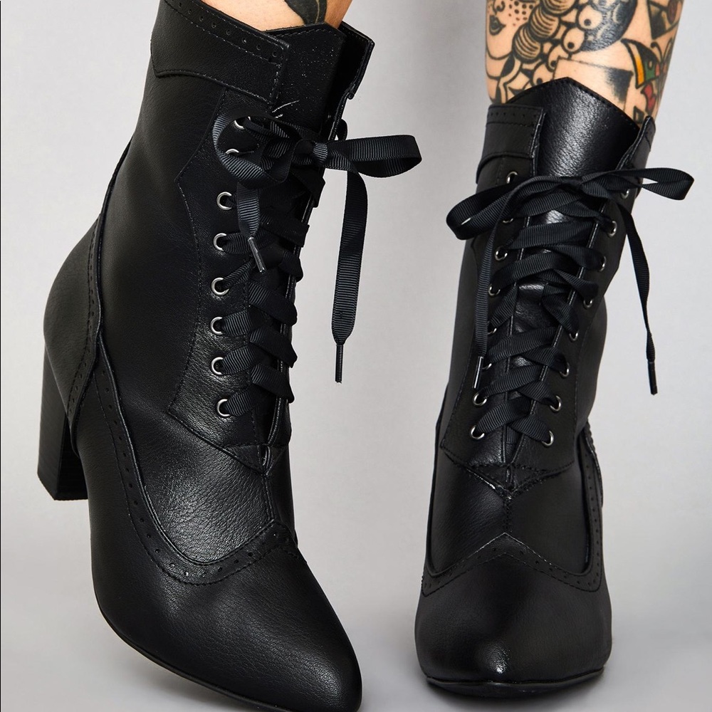 Widow Victorian vices lace up boots dolls kill
